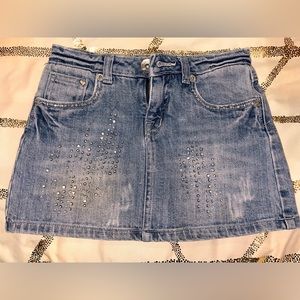 Justice girls denim skirt with sparkly stud detail. Size 7R